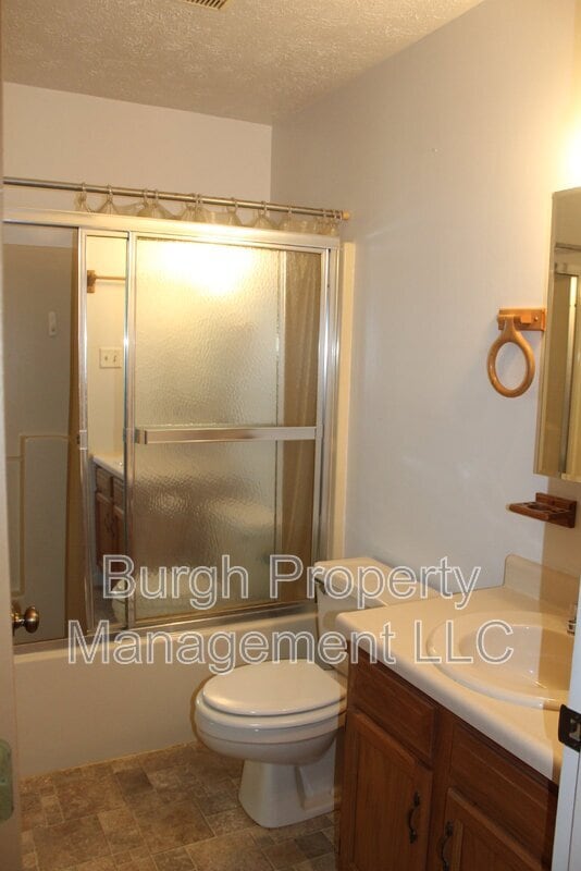 Building Photo - 501 Tyler Dr