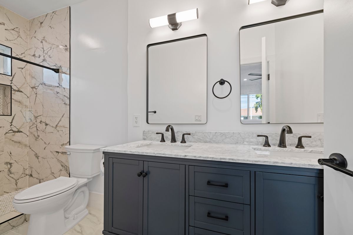 Building Photo - 14860 Envoy St