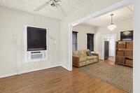 Building Photo - 1 Bedroom 1 Bathroom partially Furnsihed Home available for a 1 year Lease!