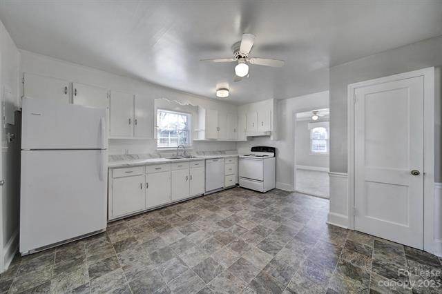 Building Photo - 3033 Pleasant Plains Rd