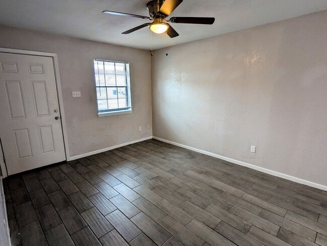 Building Photo - Anderson