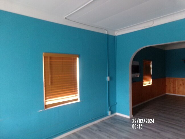 Building Photo - 4bd 1ba Home