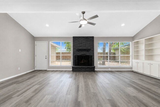 Building Photo - 15811 Pathfield Dr