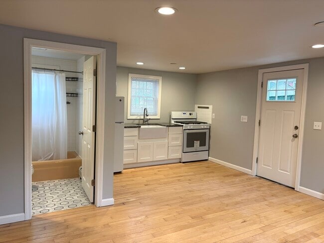 Building Photo - 154 Park St