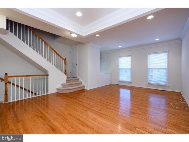 Building Photo - 256 Hudson Dr