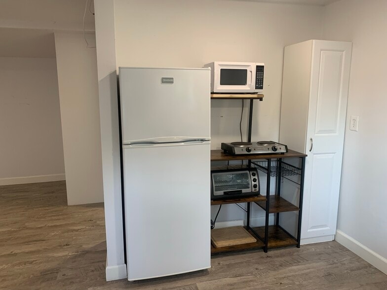 Building Photo - 5649 Stansbury Ave