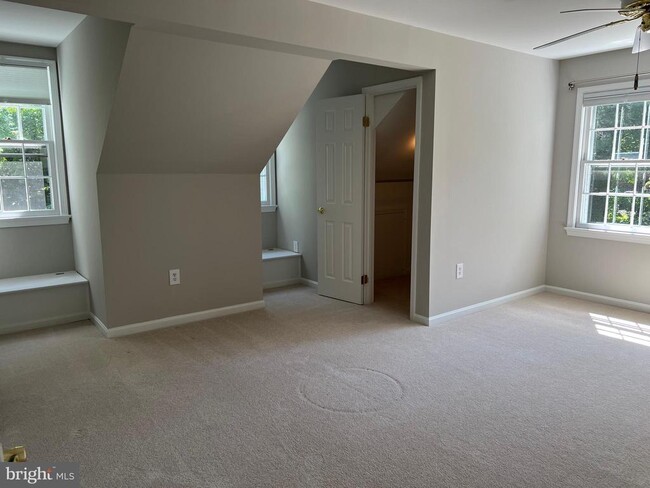 Building Photo - 10220 Cedar Pond Dr