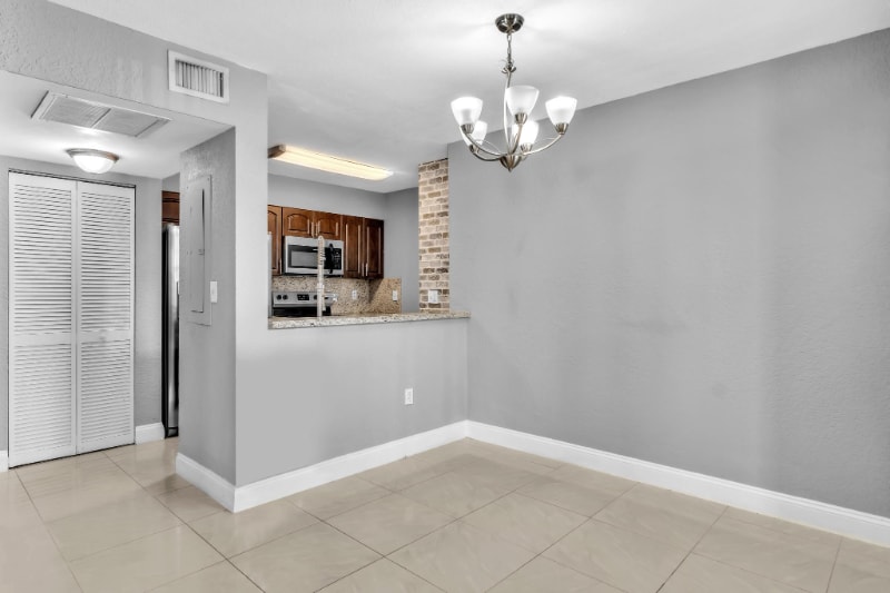 Building Photo - 2803 N Oakland Forest Dr