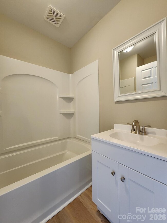 Building Photo - 1419 Oakshade Ave