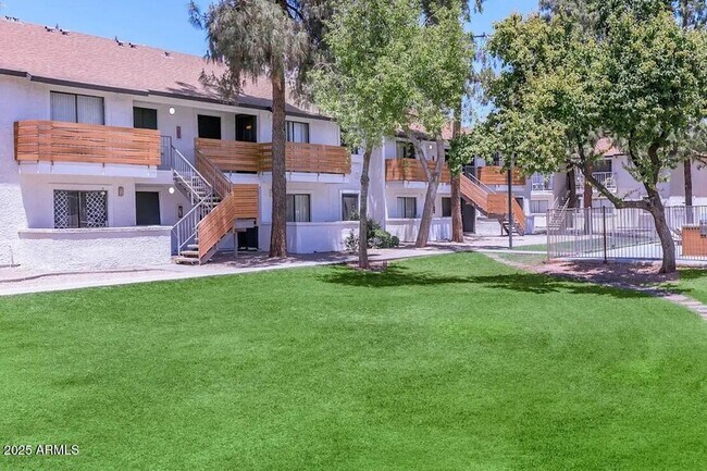 Building Photo - 4620 W McDowell Rd