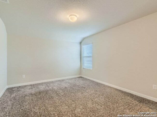 Building Photo - 5 Bedrooms with Tons of Indoor and Outdoor...