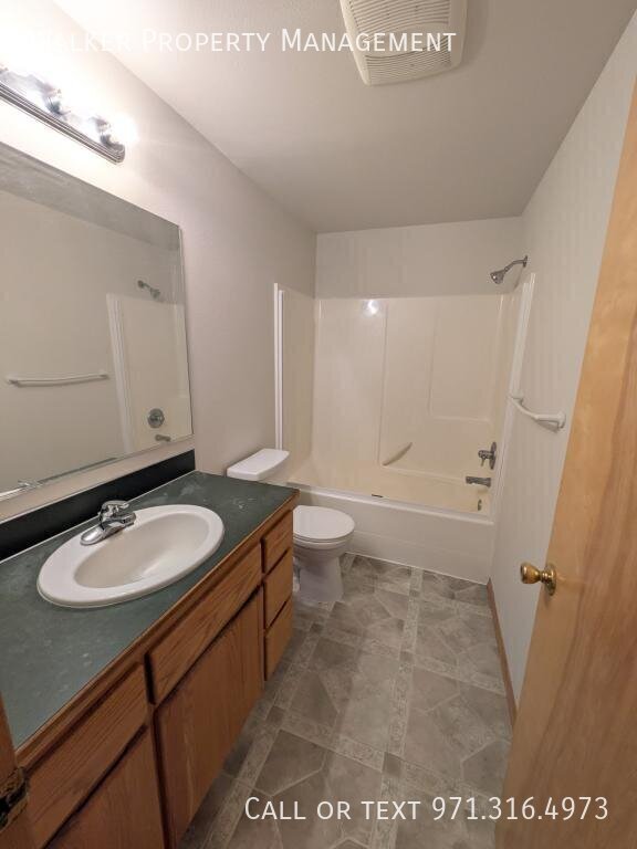 Building Photo - 709 Ella Ct