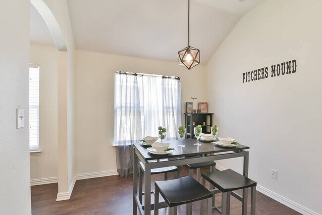 Building Photo - 4514 Ridgeway Dr