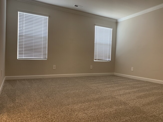 Building Photo - 1624 Vlg Grv Ln