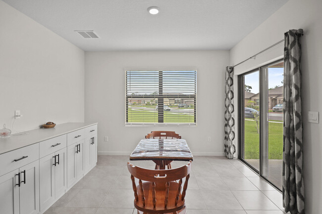 Building Photo - 922 Remington Green Dr SE