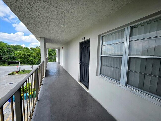 Building Photo - 4899 NW 26th Ct
