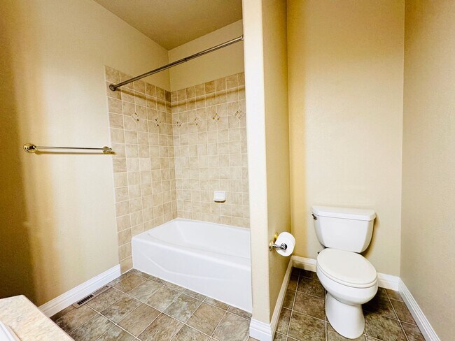 Building Photo - Stunning Executive 4 Bedroom 2 Bath Home in Northwest Loveland - 3-Car Garage!