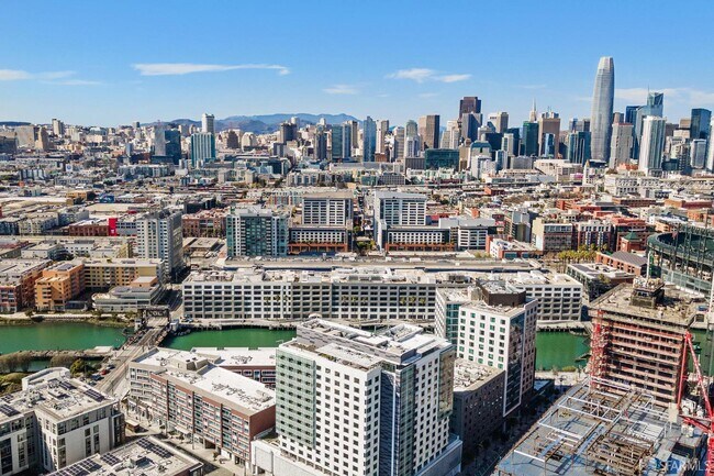 Building Photo - 1000 3rd St