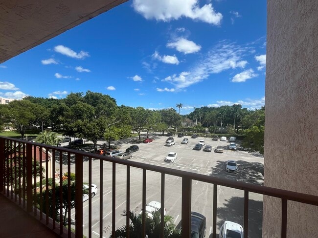 Building Photo - 14623 Bonaire Blvd