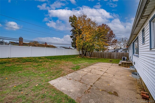 Building Photo - 10 Gerhard Rd