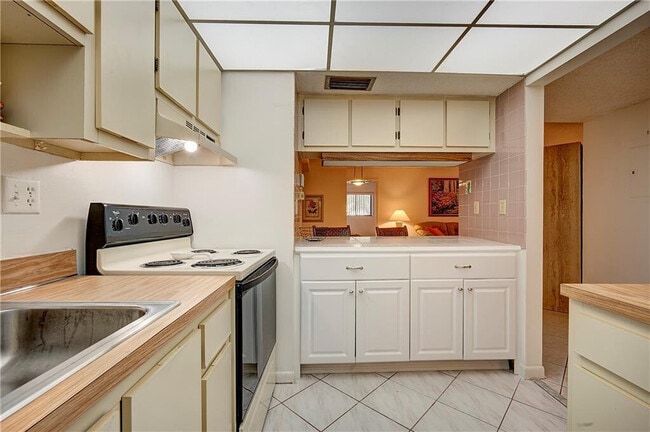 Building Photo - 15469 Lakes of Delray Blvd