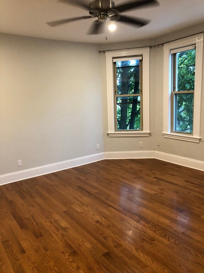 Building Photo - 72 Leicester St