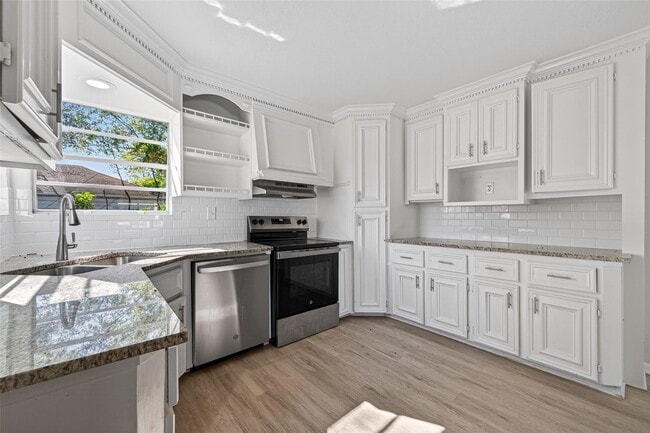 Building Photo - 4626 Dewberry St