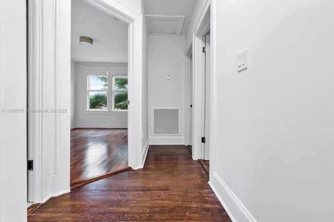 Building Photo - 177 NE 44th St