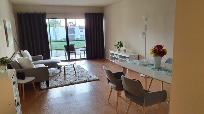 Building Photo - 2050 Oleander Blvd