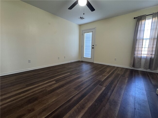 Building Photo - 910 NW A St