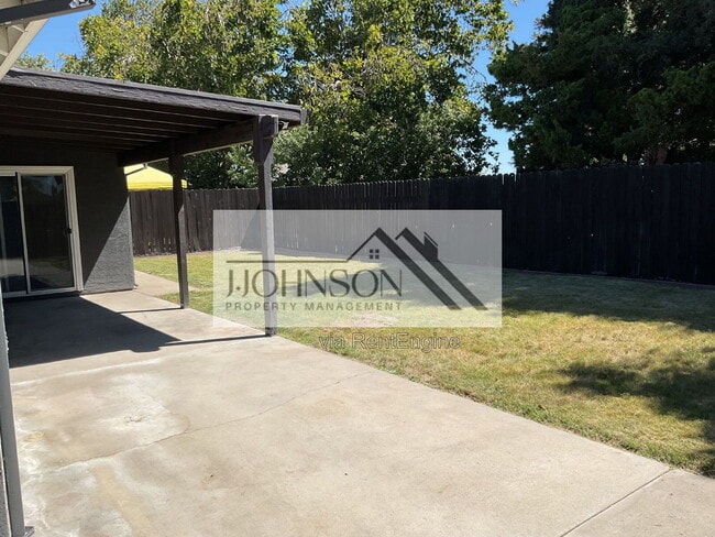 Building Photo - 15136 Cambridge Dr
