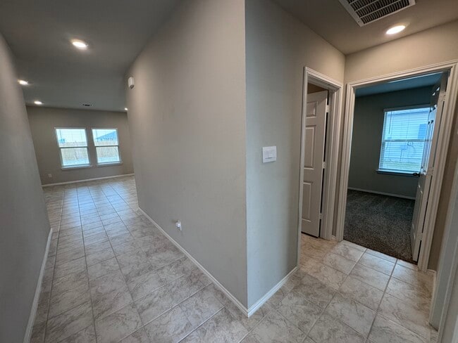 Building Photo - 1104 Prairie Clover Rd