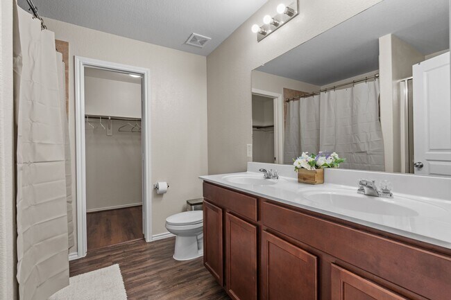 Building Photo - 14714 Sierra Garden Dr