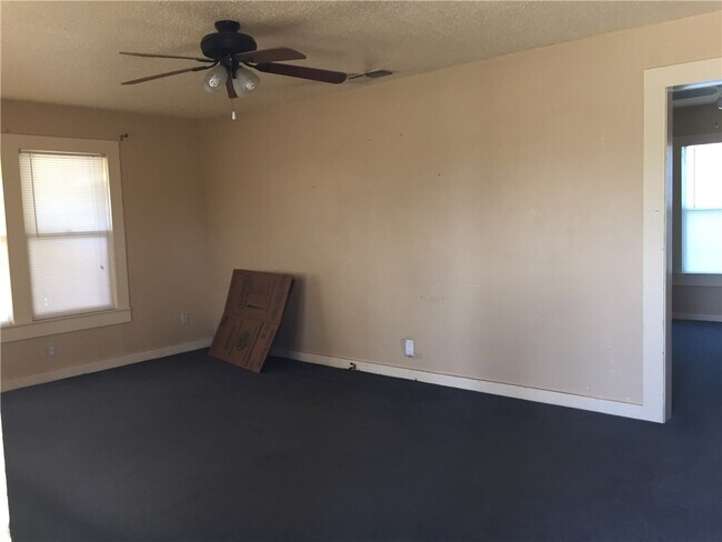 Building Photo - 342 College Dr