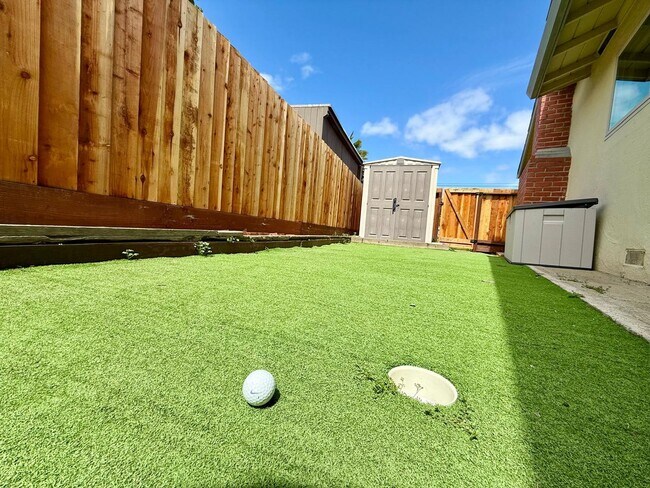 Building Photo - THREE BED / TWO BATH SINGLE LEVEL TERRA LINDA HOME WITH FAMILY ROOM AND A/C