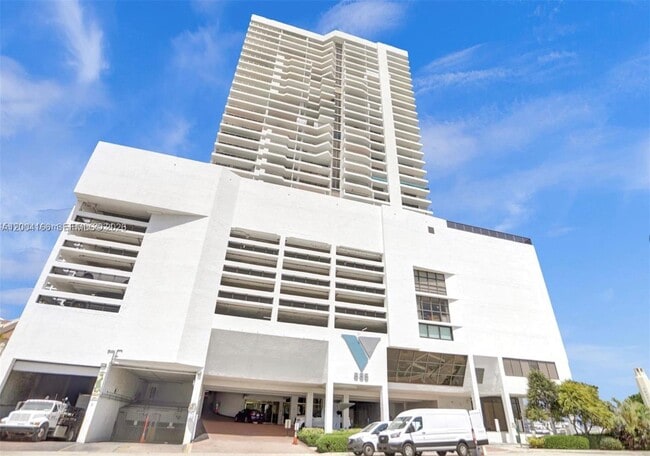 Building Photo - 555 NE 15th St