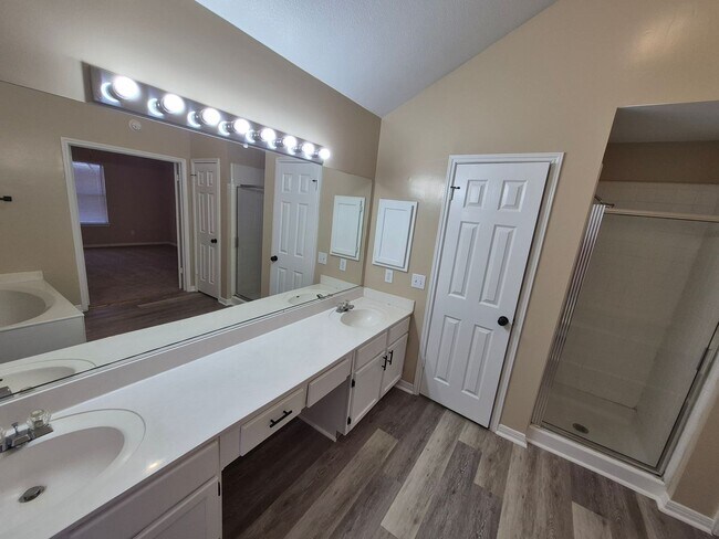 Building Photo - 5907 Deer Lake Dr