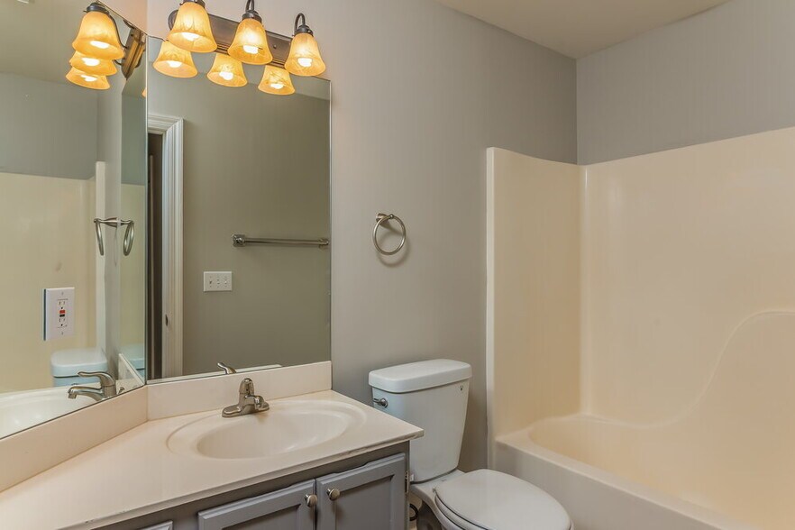 Building Photo - 208 Ben Alex Ct