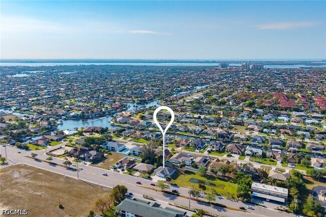 Building Photo - 1426-1428 Cape Coral Pkwy W