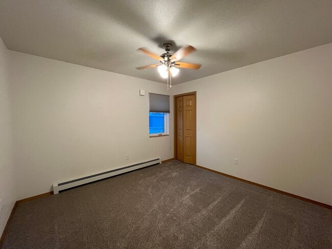 Building Photo - Dog friendly, 3 bedroom home in Aurora