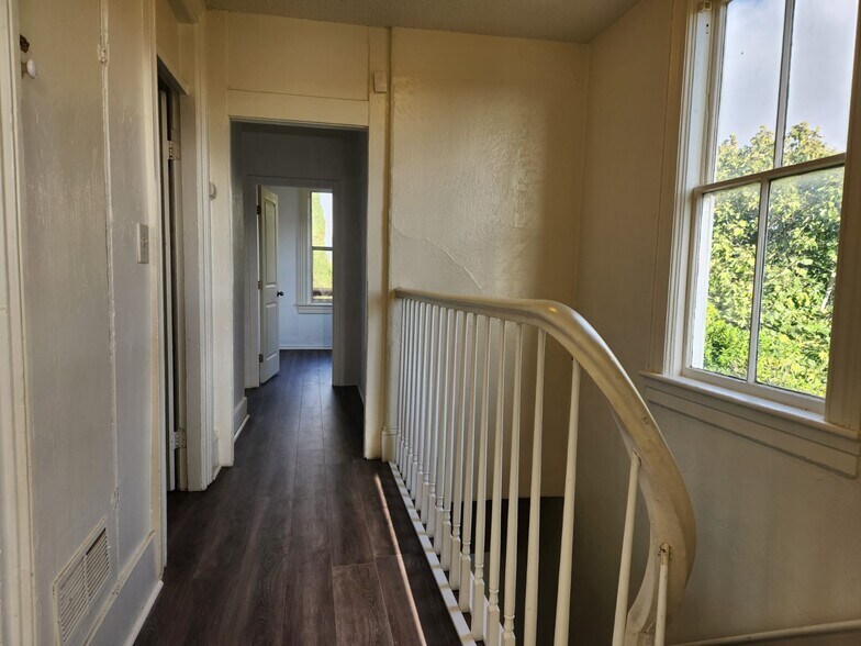 Upstairs landing - 544 Grant St