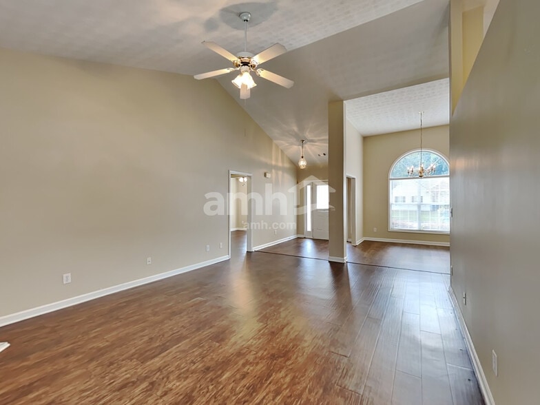 Building Photo - 2103 Yarbrough Way