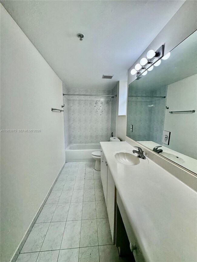 Building Photo - 6520 NW 114th Ave