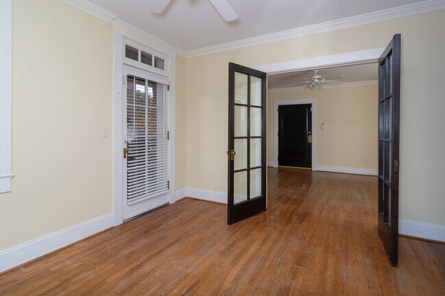 Building Photo - The Senate Club - 2 bedroom/2 bath **** MO...
