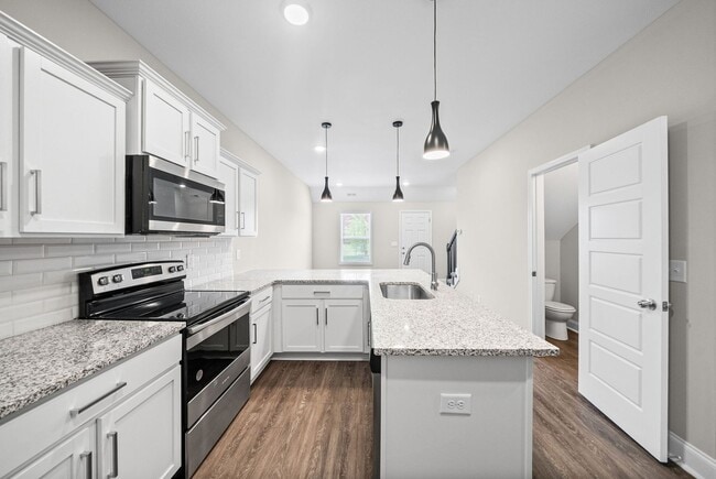 Building Photo - Two Bedroom with Garage!