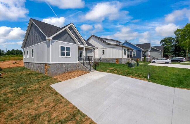 Building Photo - 102 Sunset Dr