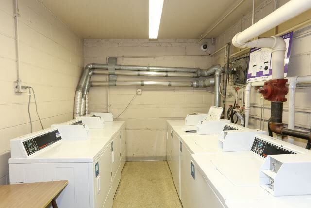 Building Photo - 665 W Wrightwood Ave