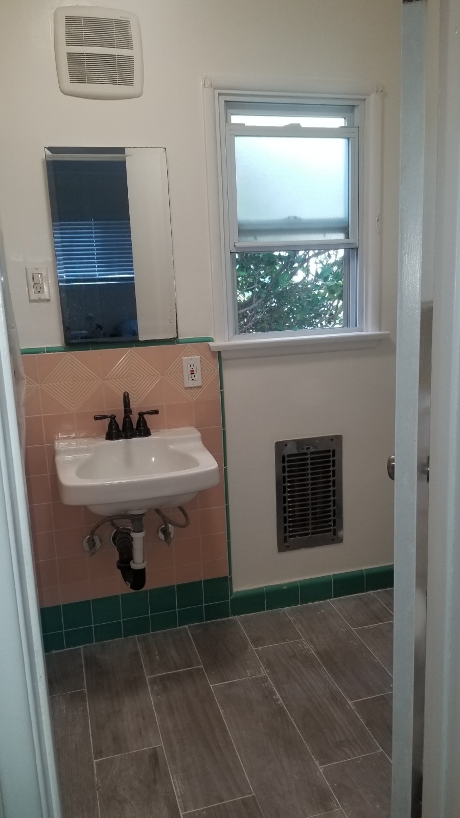 Bathroomg - 8311 Fordham Rd