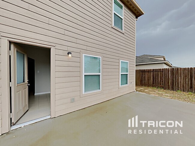 Building Photo - 10930 Hillside Creek Dr