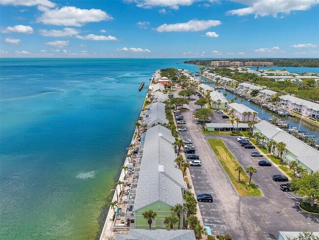 Building Photo - 4768 Coquina Key Dr SE